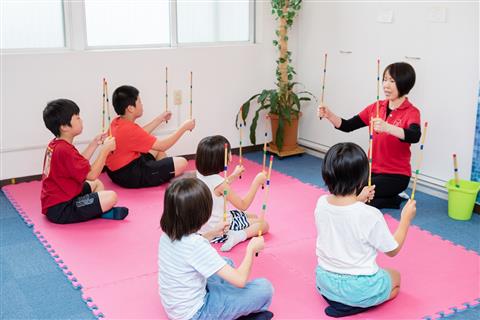 親子でチャレンジ!目の体操で集中力アップ