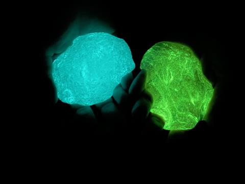 企画展「ようこそゲノムワールドへ」関連ワークショップ「蓄光スライム」