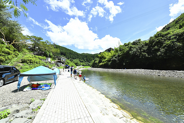 桑の川わんぱく河川プール